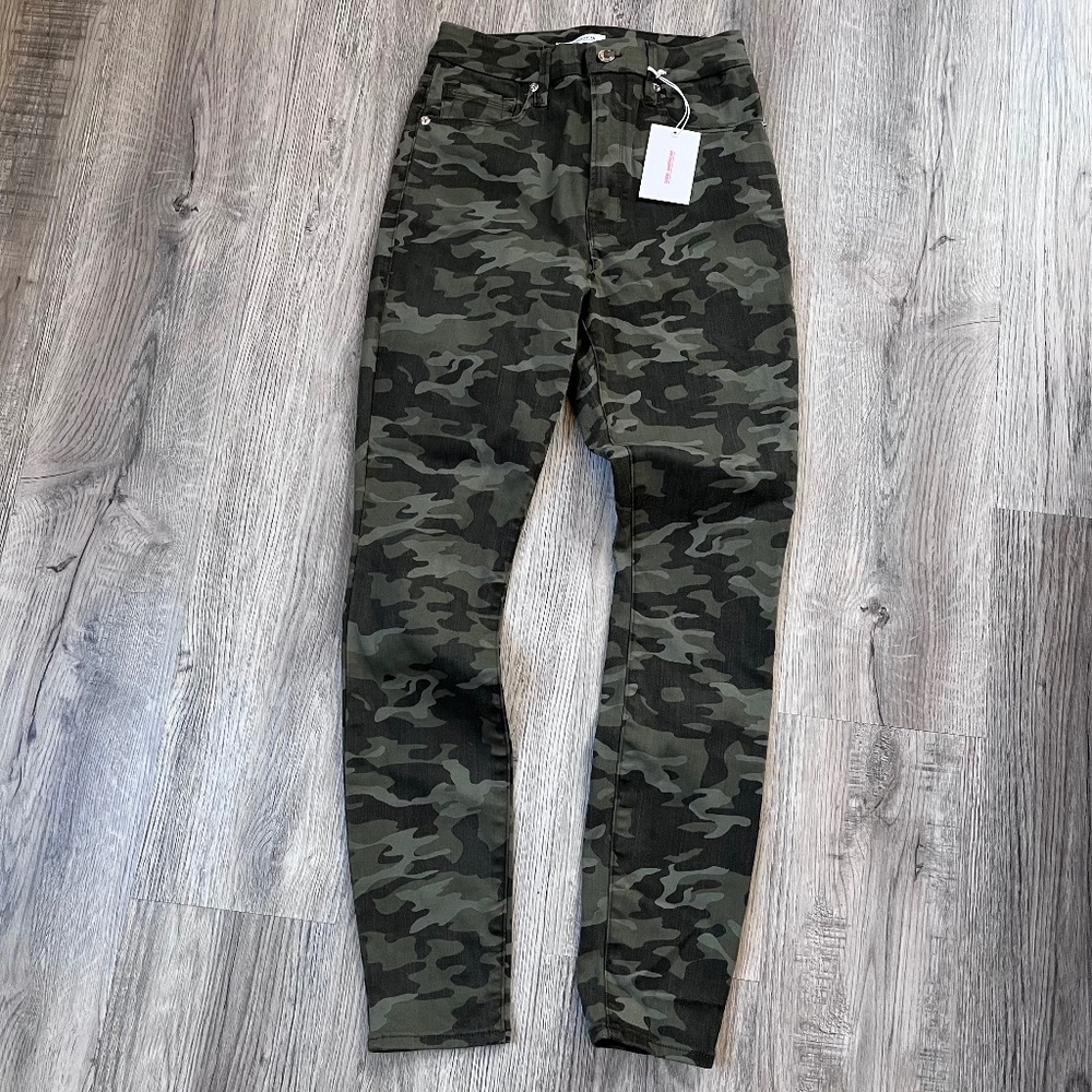 Good American Camo Skinny Jeans in Green & Black